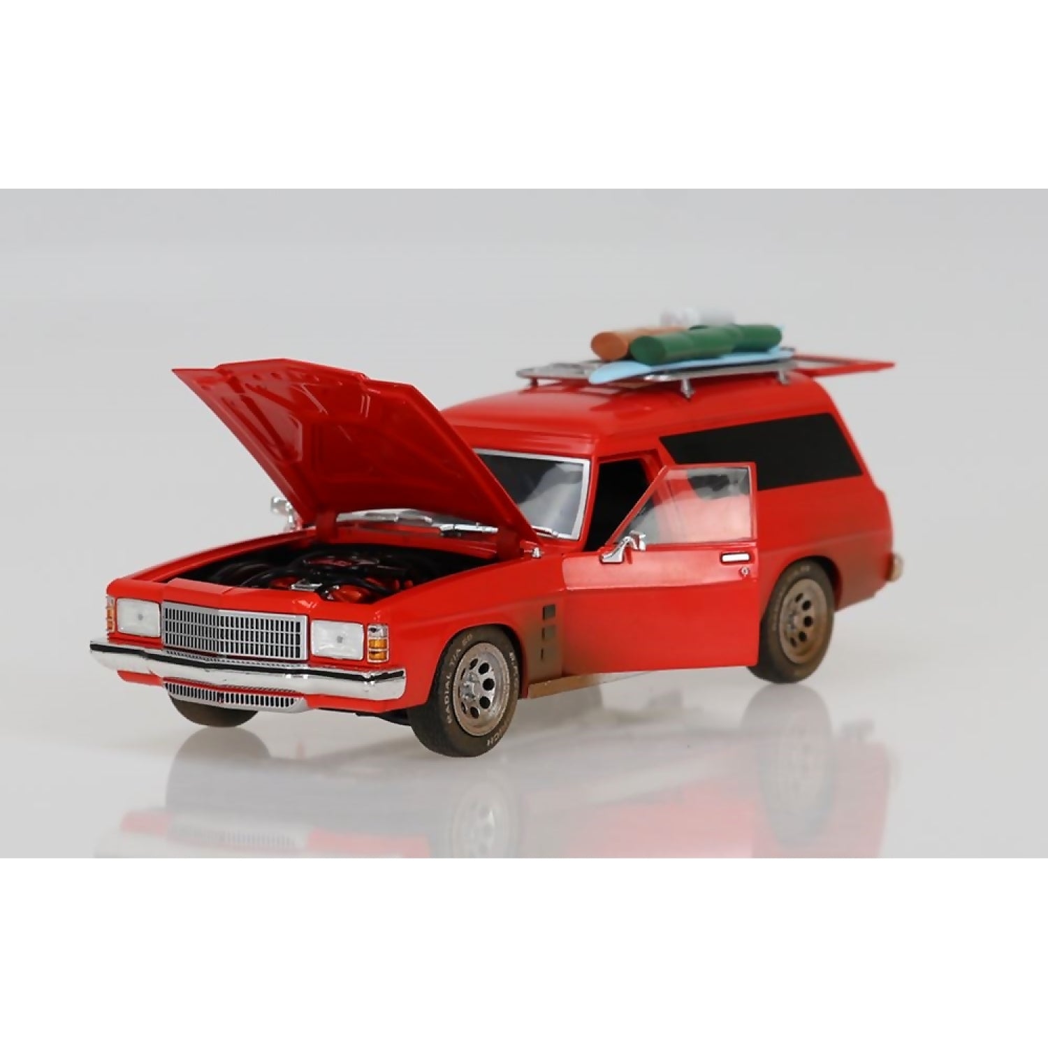 DDA Collectibles - 1:24 Scale - Max's 1975 HJ Holden Sandman Panelvan Dirty Version Movie Fully Detailed Opening Doors Bonnet Tailgate Roof Rack - Diecast Model