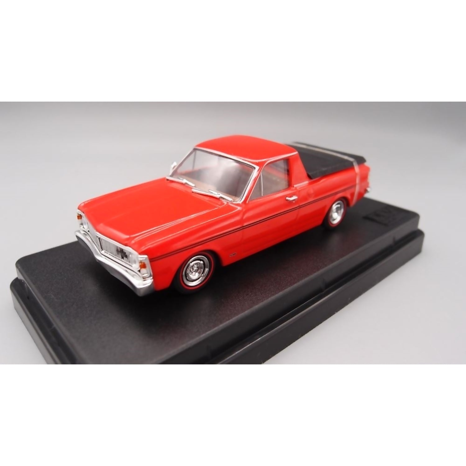 DDA Collectibles - 1:43 Scale - 1971 XY Ford Falcon Ute Vermillion Fire - Diecast Model