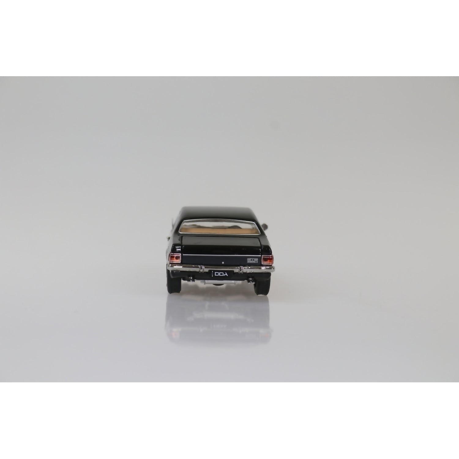 DDA Collectibles - 1:32 Scale - 1970 Black HG Holden Monaro GTS 350 - Diecast Model