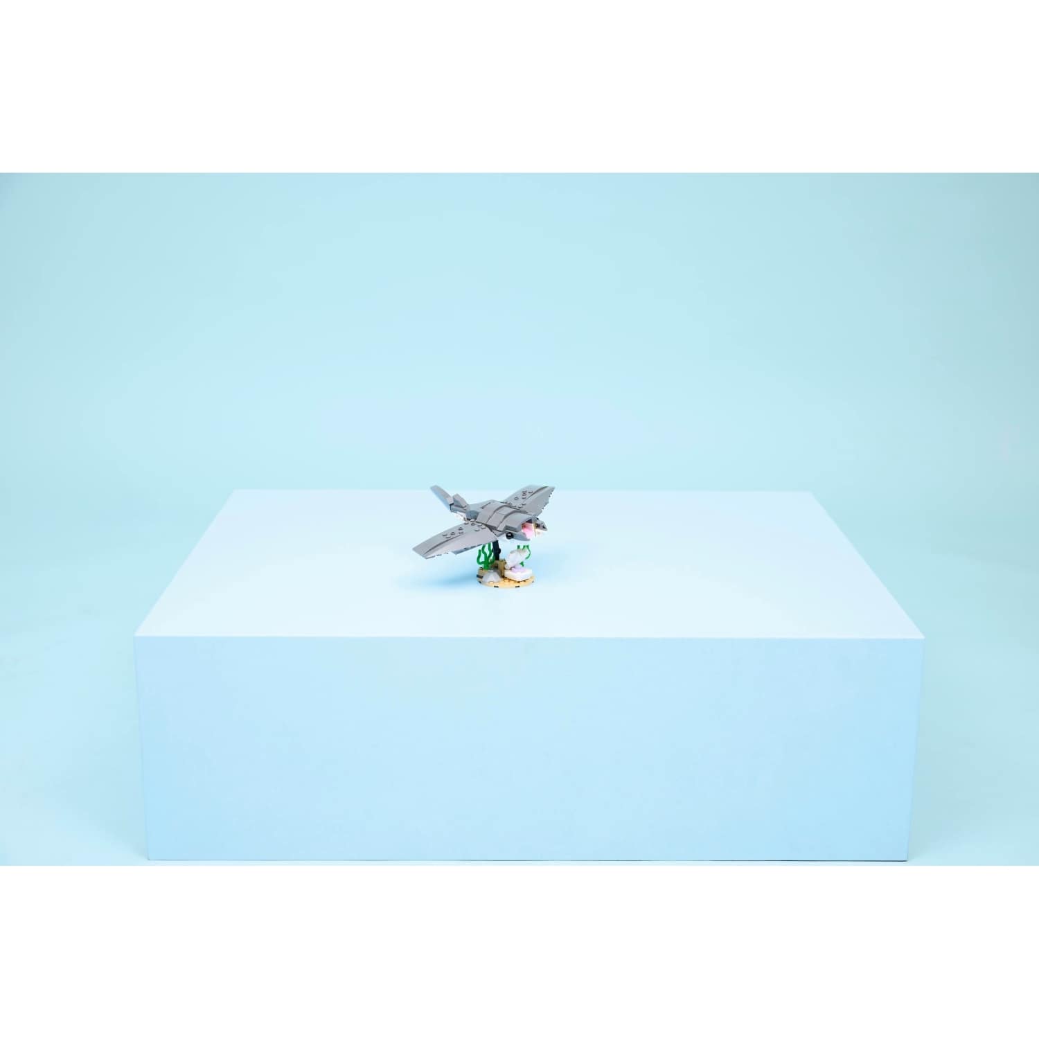 LEGO® 31381 Fierce Shark with a Treasure Chest - Creator 3-in-1