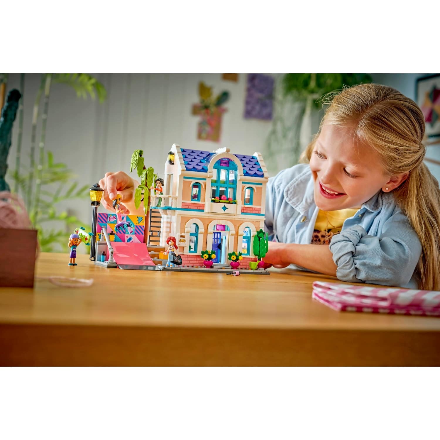 LEGO® 42687 Liann's Family House - Friends