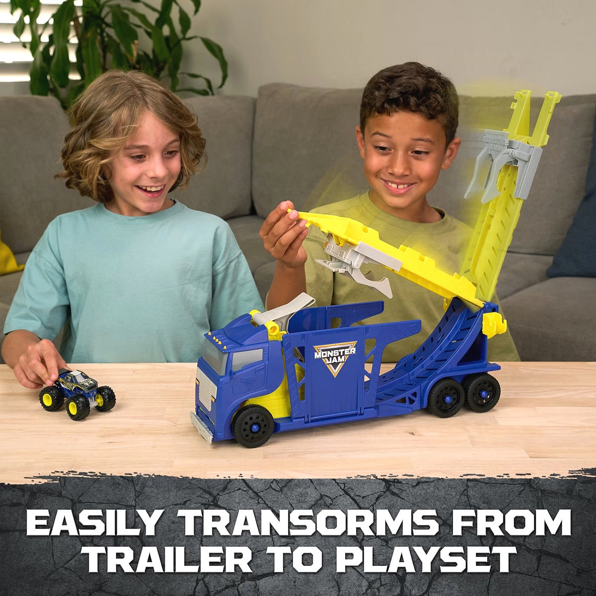 Monster Jam - 1:64 Launch and Load Hauler Playset - Spin Master