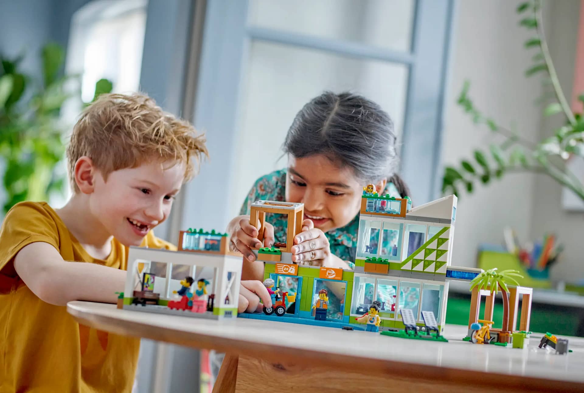 LEGO® 60365 Apartment Building - City