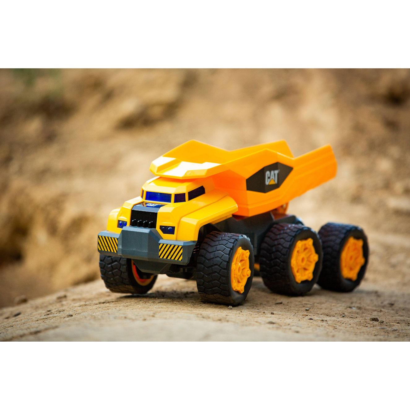 CAT® - Radio Control Mega Mower 6 Wheeler