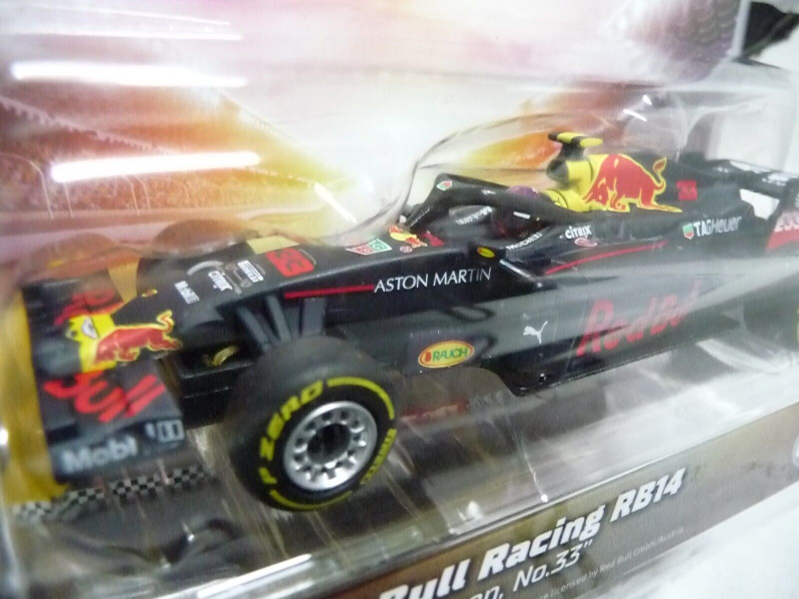 Carrera - Go Red Bull Racing RB14 M.Verstappen No33 Scale 1:43