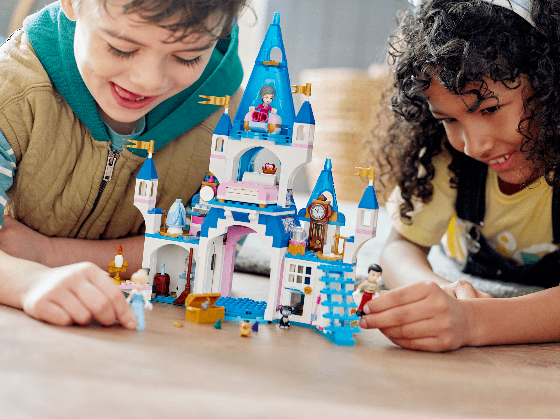 LEGO® 43206 Cinderella and Prince Charming's Castle - Disney Princess Frozen