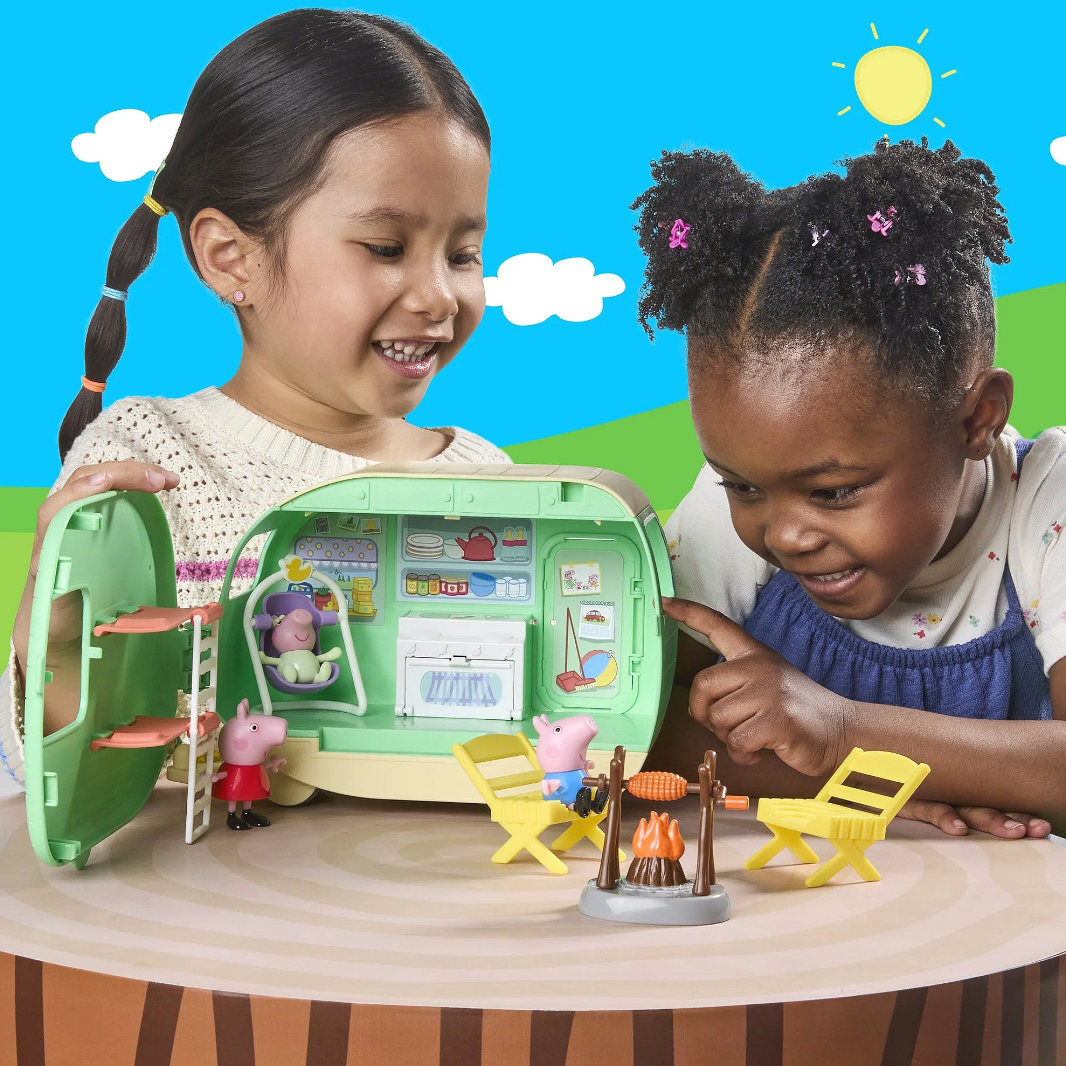 Peppa Pig - Three Little Piggies Caravan Playset - Hasbro
