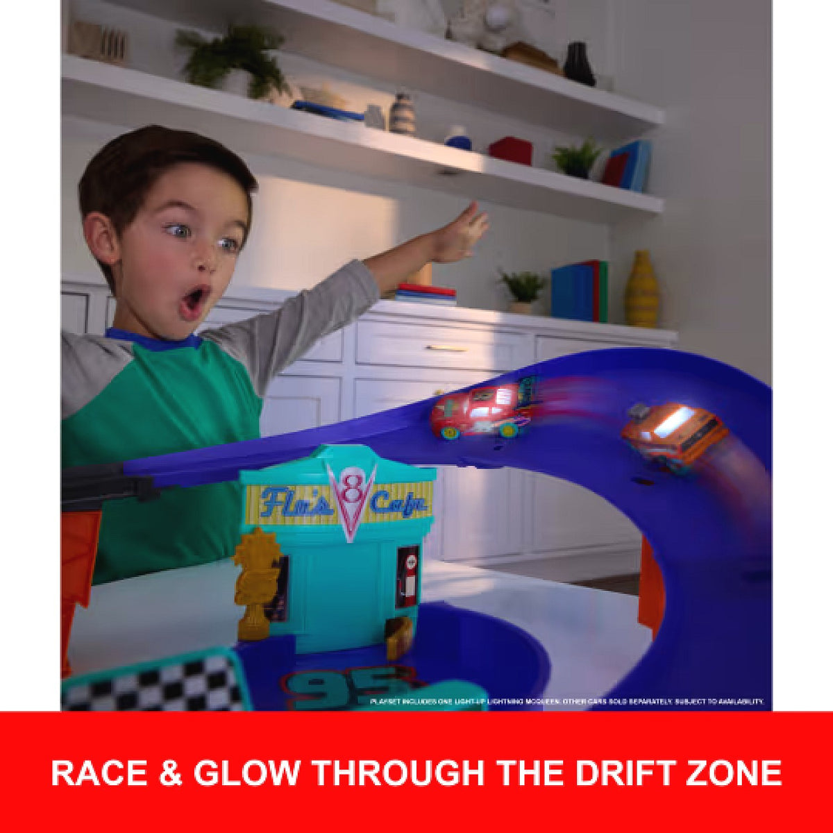 Disney Pixar - Cars Race To Celebrate Lightning McQueen Celebration Raceway Playset - Mattel