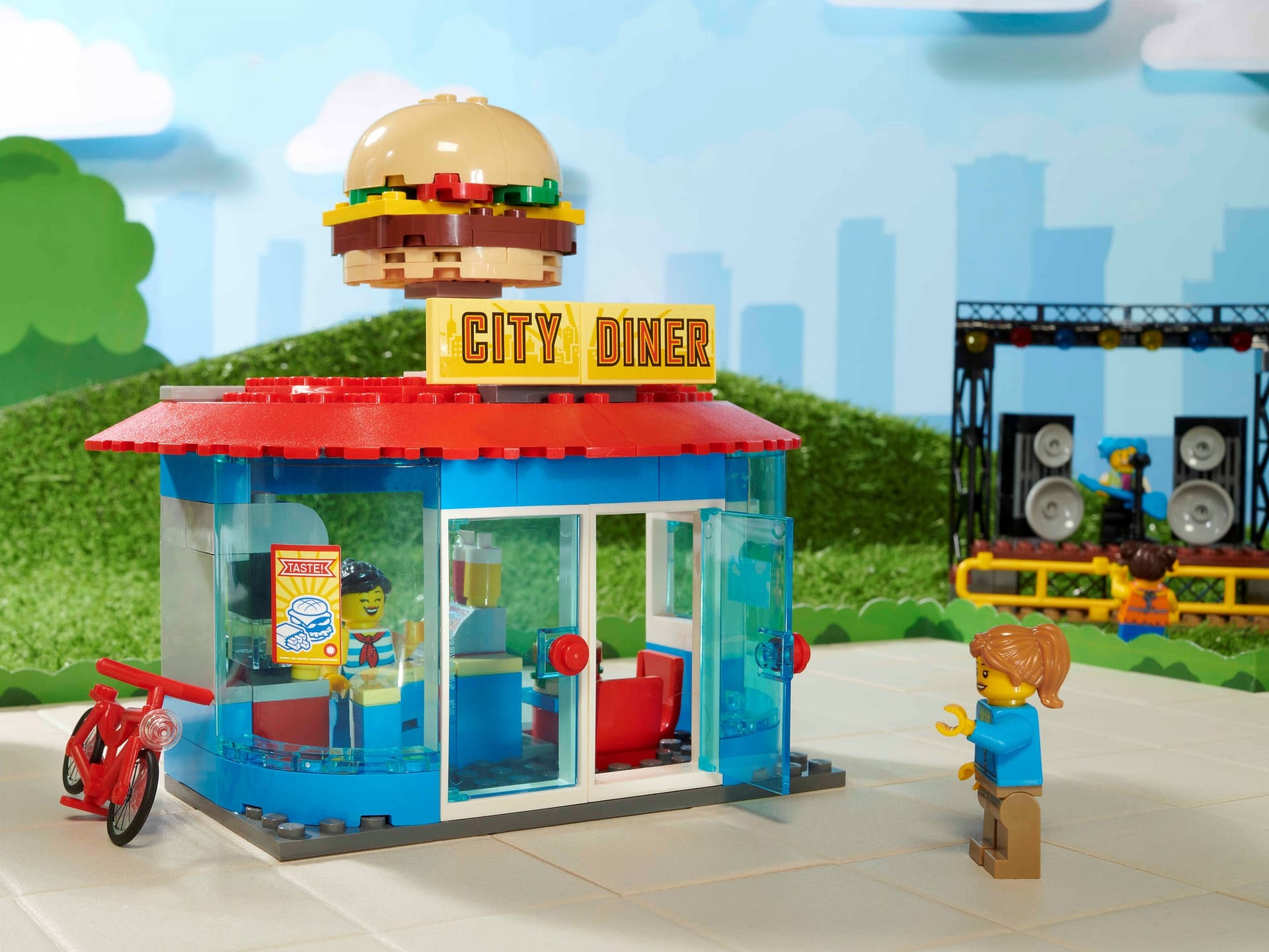 LEGO® 60271 Main Square - City