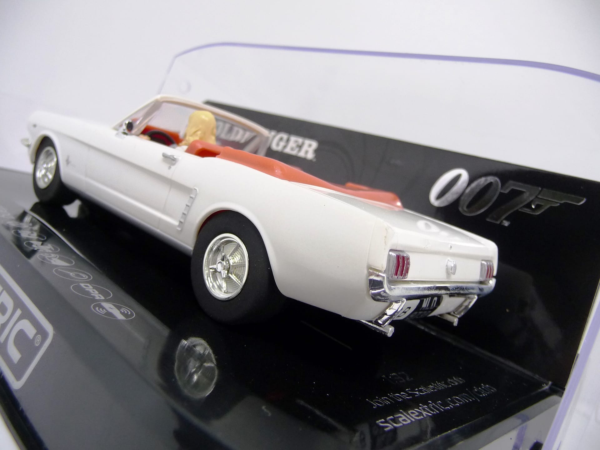 Scalextric - C4404 James Bond Ford Mustang - Goldfinger