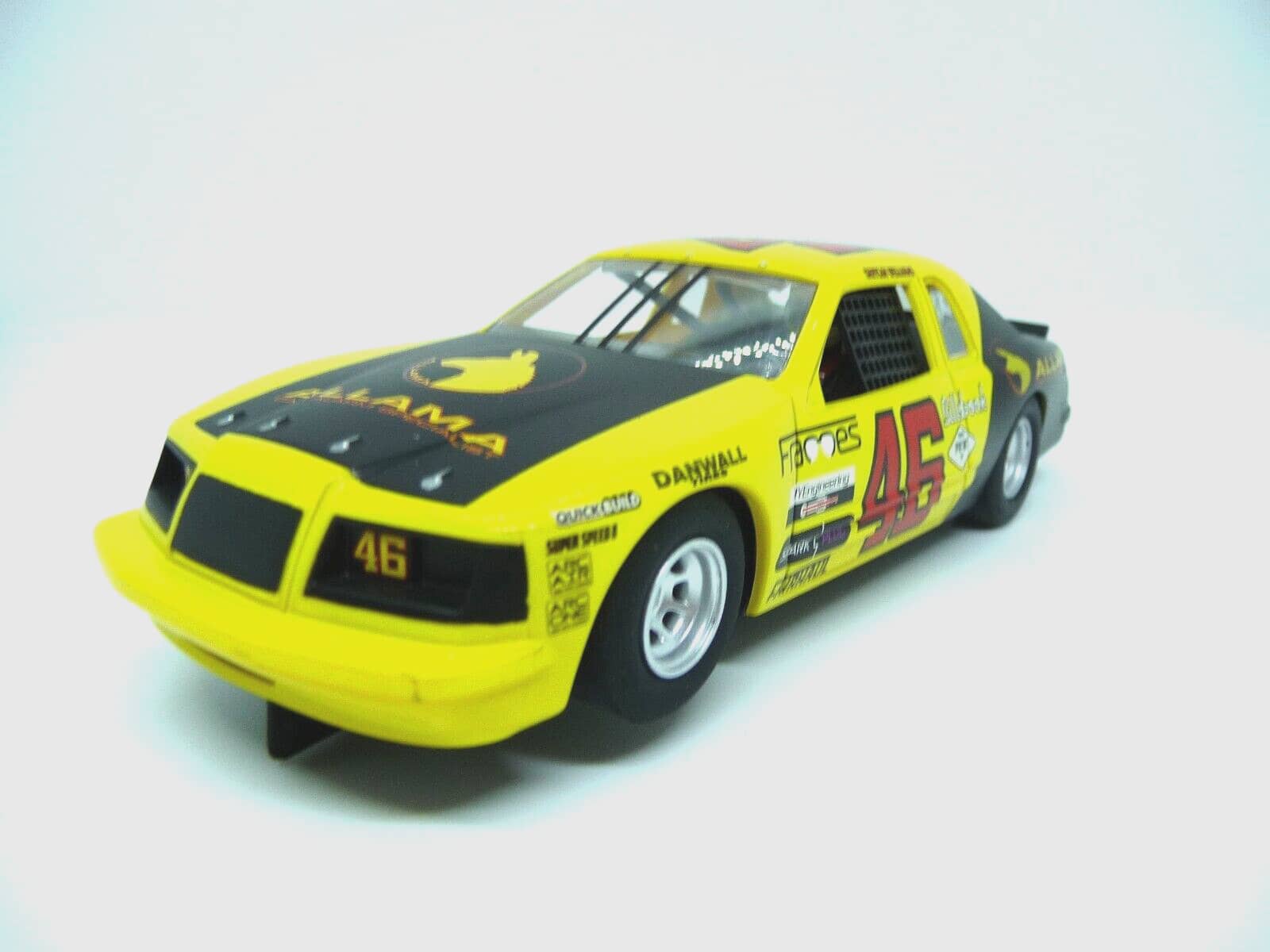 Scalextric - C4088 1:32 FORD THUNDERBIRD YELLOW BLACK #46 Slot Car Suit Carrera