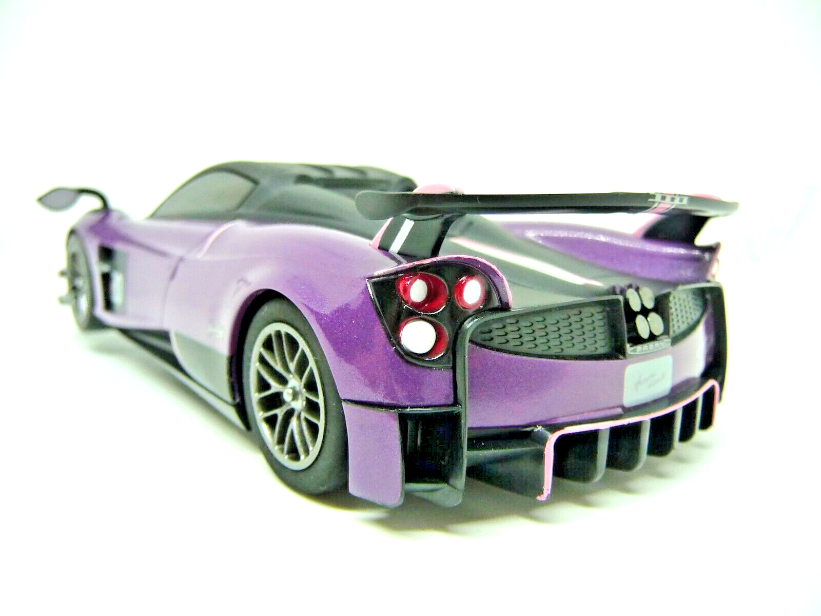 Scalextric - C4248 1:32 PAGANI HUAYRA ROADSTER DRAGO VIOLA Slot Car Suit Carrera